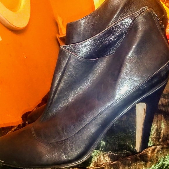 BCBG 10 leather booties - Picture 1 of 9